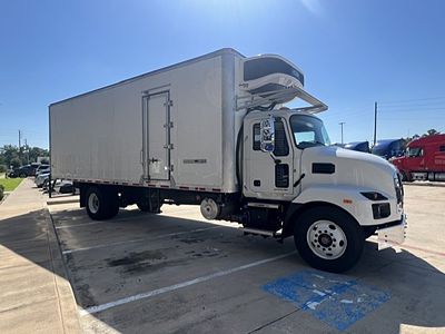 2025 Mack MD642