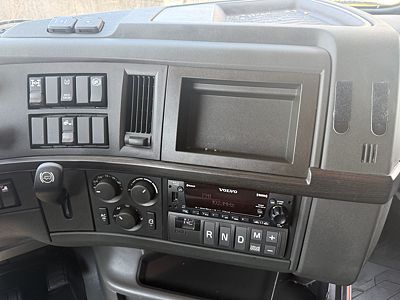 2023 Volvo VNL64T740