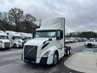 2025 Volvo VNL64T300