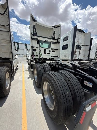 2025 Volvo VNL64T