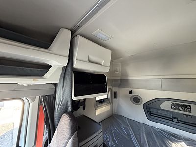 2027 Volvo VNL64T840