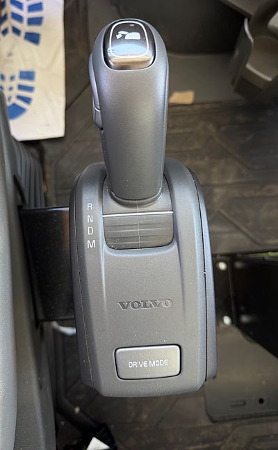 2026 Volvo VHD64B300