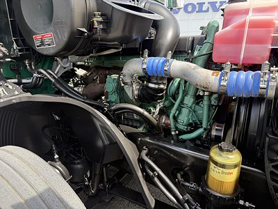 2022 Volvo VNL64T760