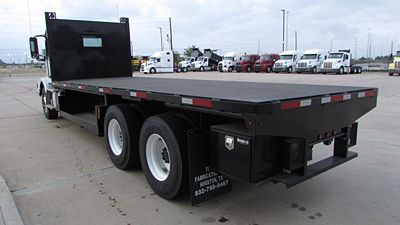 2025 Volvo VHD64B300