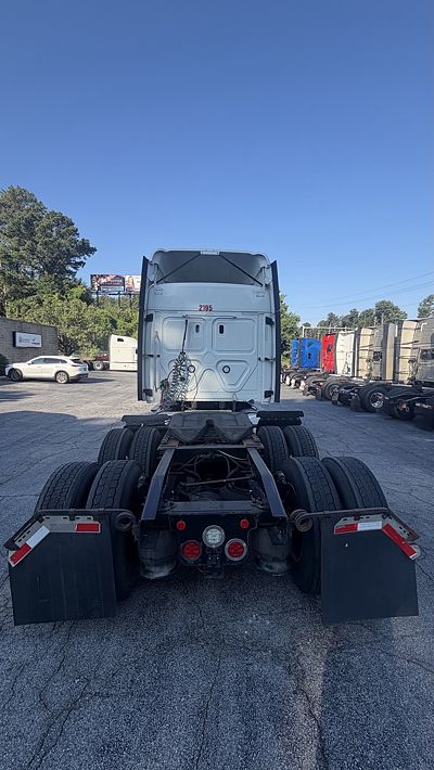 2020 Freightliner CASCADIA 126