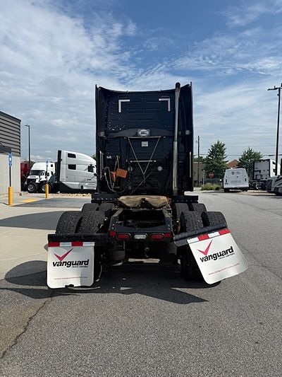 2023 Volvo VNL64T860