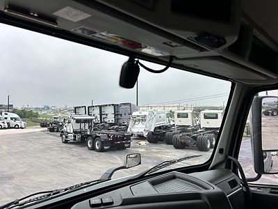 2020 Volvo VNR64T300