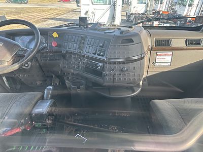 2018 Volvo VNM200