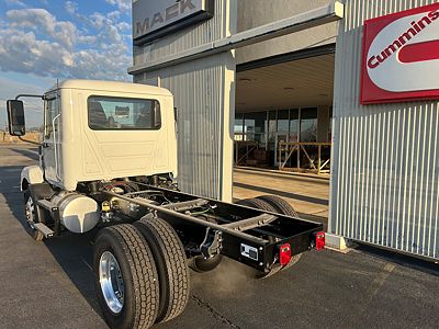 2026 Mack MD742