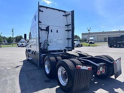2024 Freightliner CASCADIA 126