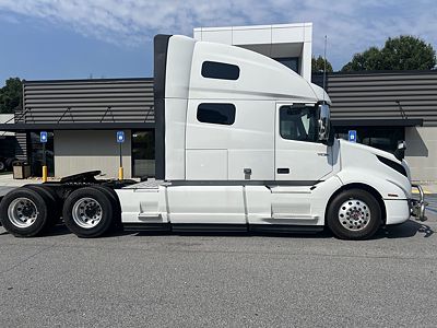 2021 Volvo VNL64T760