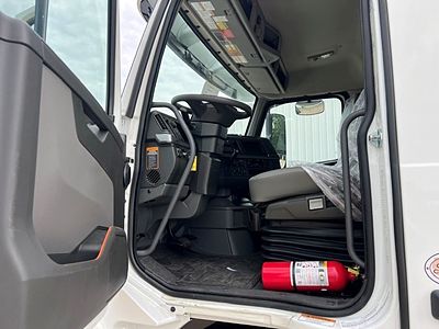 2026 Volvo VHD64F300