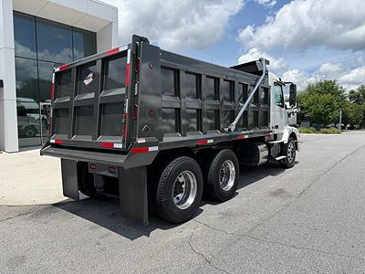 2017 Volvo VNM64T200