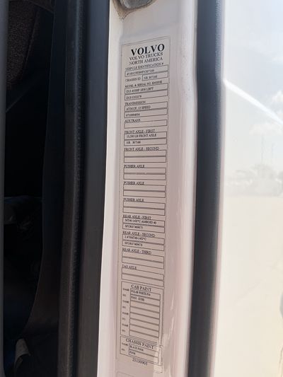 2023 Volvo VNL64T740