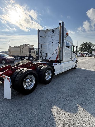 2020 Volvo VNL64T740