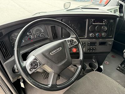 2023 Freightliner CASCADIA 126