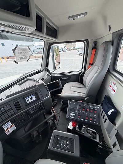 2026 Volvo VHD64F300