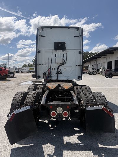 2019 Freightliner CASCADIA 126