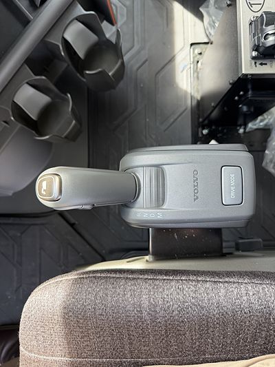 2027 Volvo VHD64B300