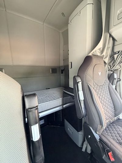 2022 Kenworth T680