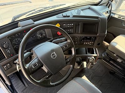 2024 Volvo VNL64T760