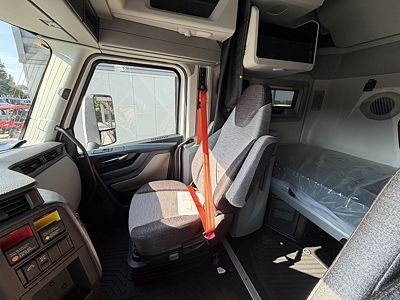 2027 Volvo VNL64T660