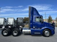 2025 Volvo VNL64T300