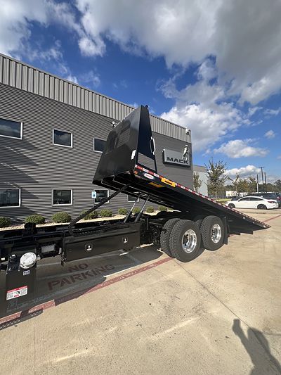 2026 Mack GR64F