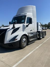 2025 Volvo VNL64T300