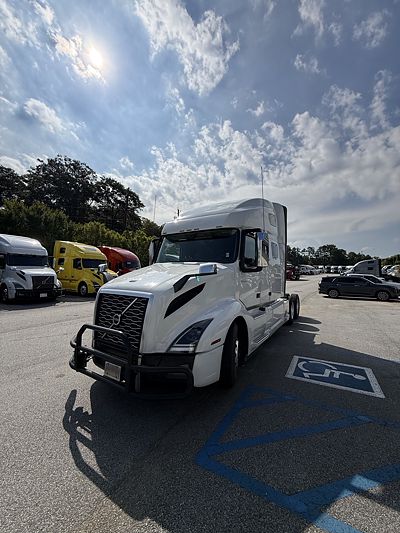 2020 Volvo VNL64T760