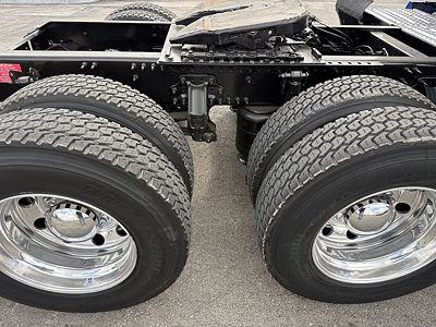 2022 Volvo VNL64T760