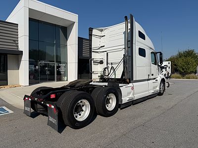 2020 Volvo VNL64T760