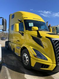 2025 Volvo VNL64T860