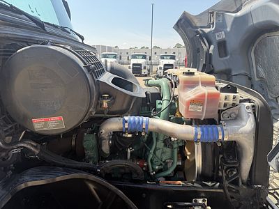 2023 Volvo VNL64T740
