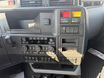 2027 Volvo VNL64T860