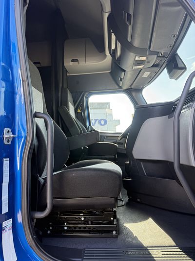 2021 Freightliner CASCADIA 126