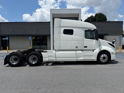 2022 Volvo VNL64T740