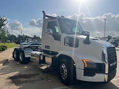 2027 Mack PR64TV04