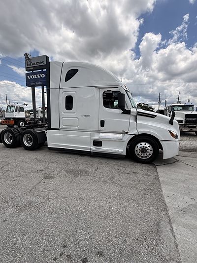 2022 Freightliner CASCADIA 126