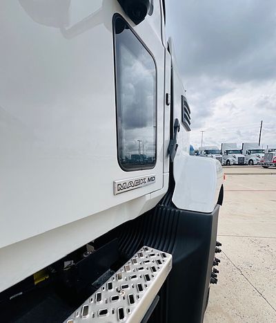 2026 Mack MD642