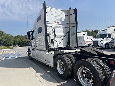 2021 Volvo VNL64T760