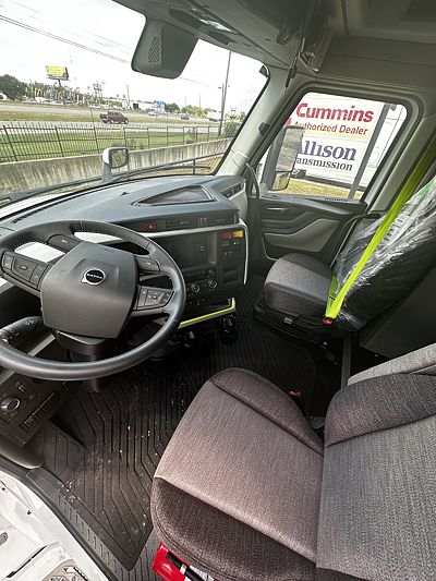 2027 Volvo VNL64T860