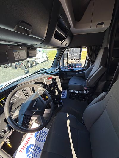 2023 Freightliner CASCADIA 126