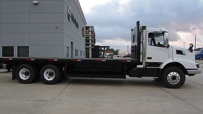 2025 Volvo VHD64B300