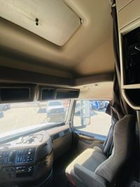 2016 Volvo VNL64T670