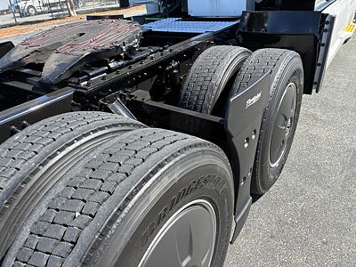 2023 Volvo VNL64T740