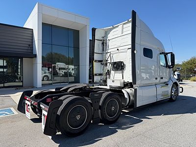 2023 Volvo VNL64T740