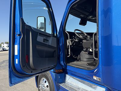 2021 Freightliner CASCADIA 126