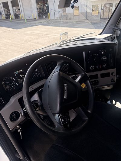 2020 Freightliner CASCADIA 126