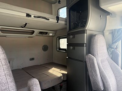2024 Volvo VNL64T860